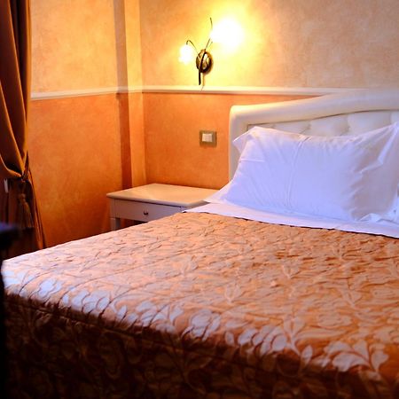 Hotel L'Antico Uliveto Porto Potenza Picena Esterno foto