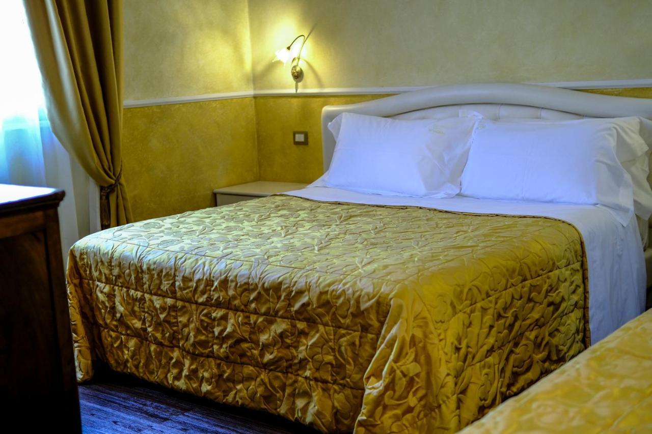 Hotel L'Antico Uliveto Porto Potenza Picena Camera foto