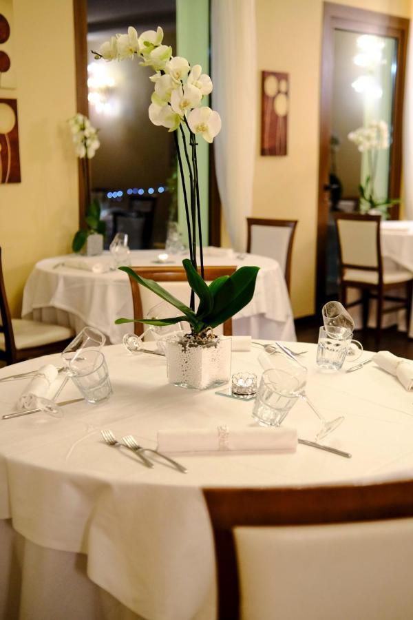 Hotel L'Antico Uliveto Porto Potenza Picena Esterno foto