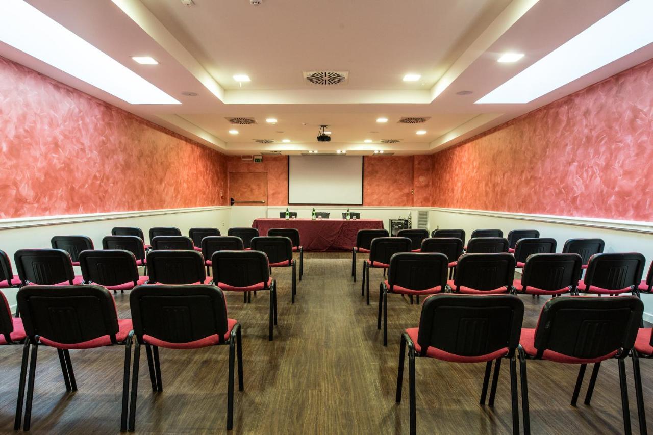 Hotel L'Antico Uliveto Porto Potenza Picena Esterno foto