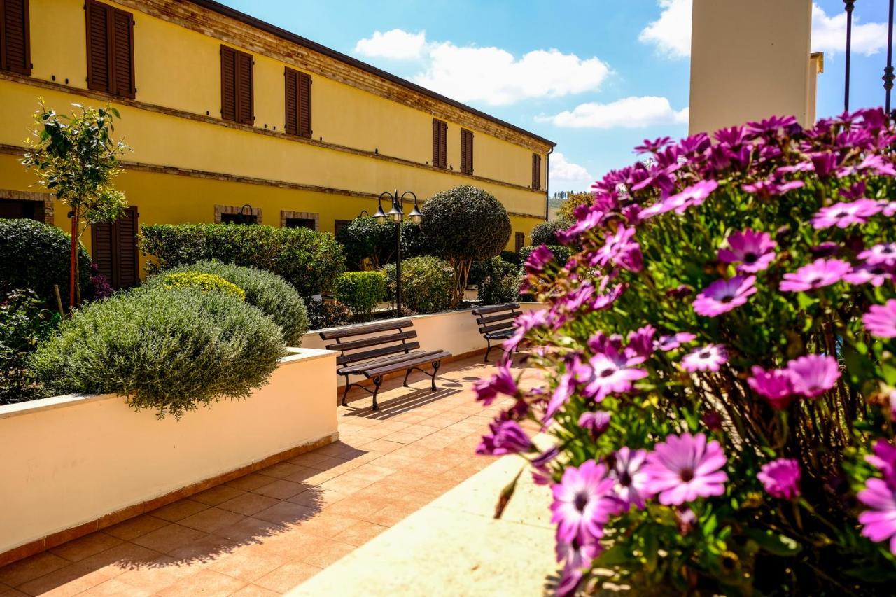 Hotel L'Antico Uliveto Porto Potenza Picena Esterno foto