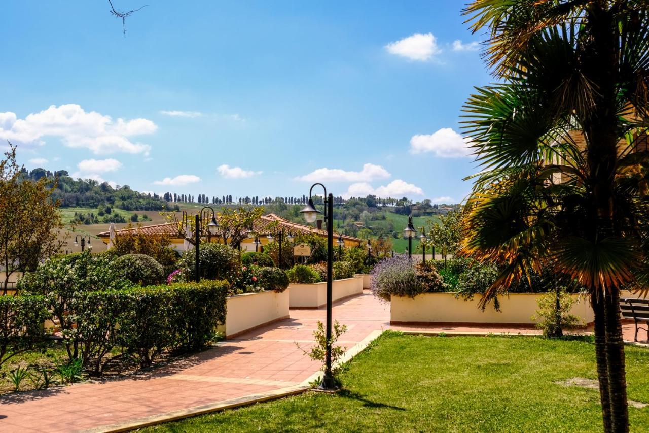 Hotel L'Antico Uliveto Porto Potenza Picena Esterno foto