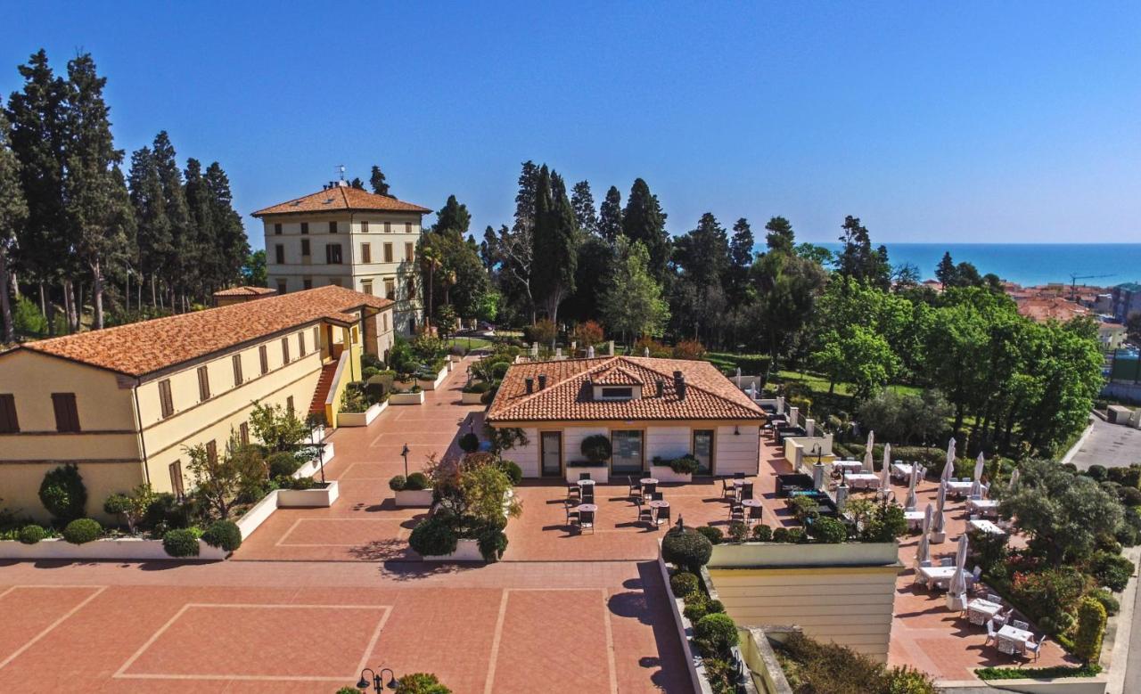 Hotel L'Antico Uliveto Porto Potenza Picena Esterno foto