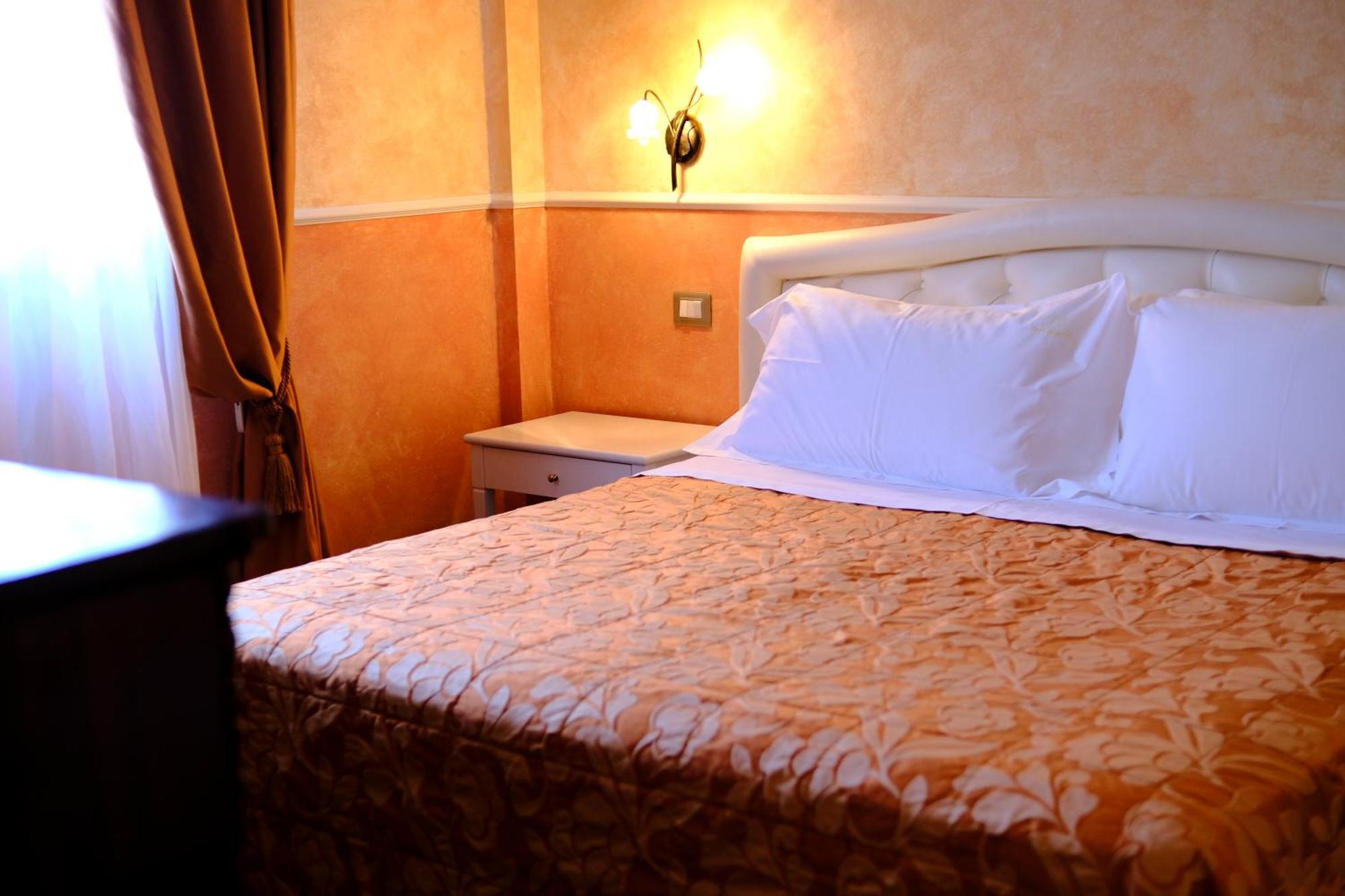 Hotel L'Antico Uliveto Porto Potenza Picena Esterno foto