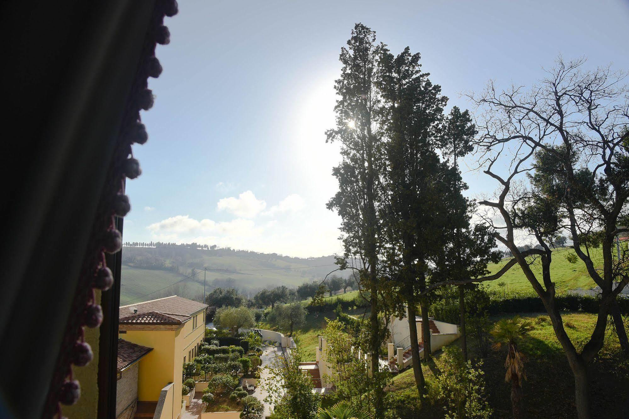 Hotel L'Antico Uliveto Porto Potenza Picena Esterno foto